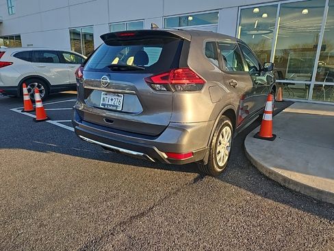 Used 2017 Nissan Rogue S image 6
