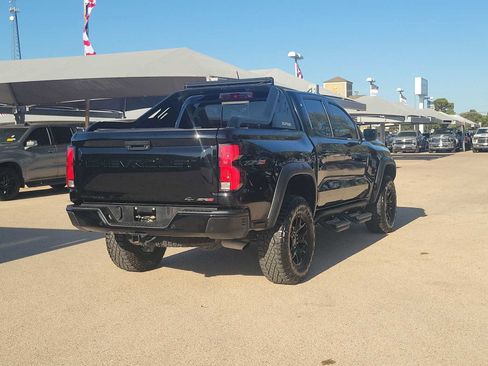 Used 2025 Chevrolet Colorado ZR2 w/ Midnight Edition AWD/4WD image 8