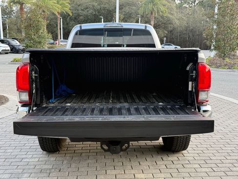 Used 2020 Toyota Tacoma SR5 image 18