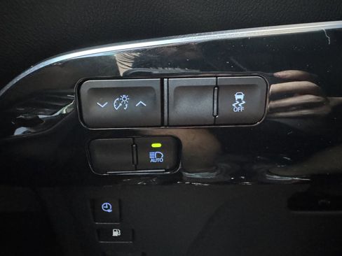 Used 2020 Toyota Prius Prime XLE image 27