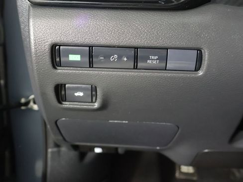 Used 2024 Nissan Sentra SR FWD image 32