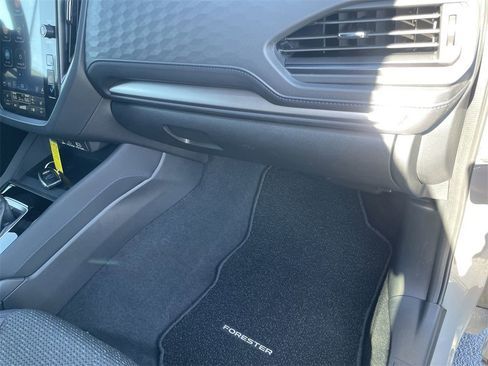 Certified 2025 Subaru Forester Premium w/ Convenience Package #2 image 33