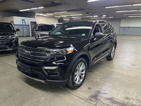 Certified 2023 Ford Explorer XLT w/ Equipment Group 202A AWD/4WD image 3