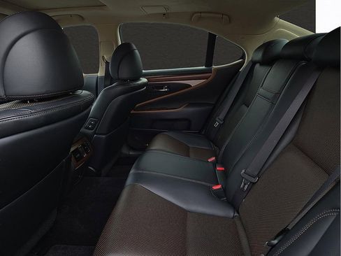 Used 2016 Lexus LS 460 AWD w/ Comfort Package image 9