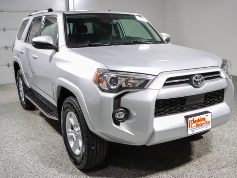Used 2021 Toyota 4Runner SR5 AWD/4WD image 5