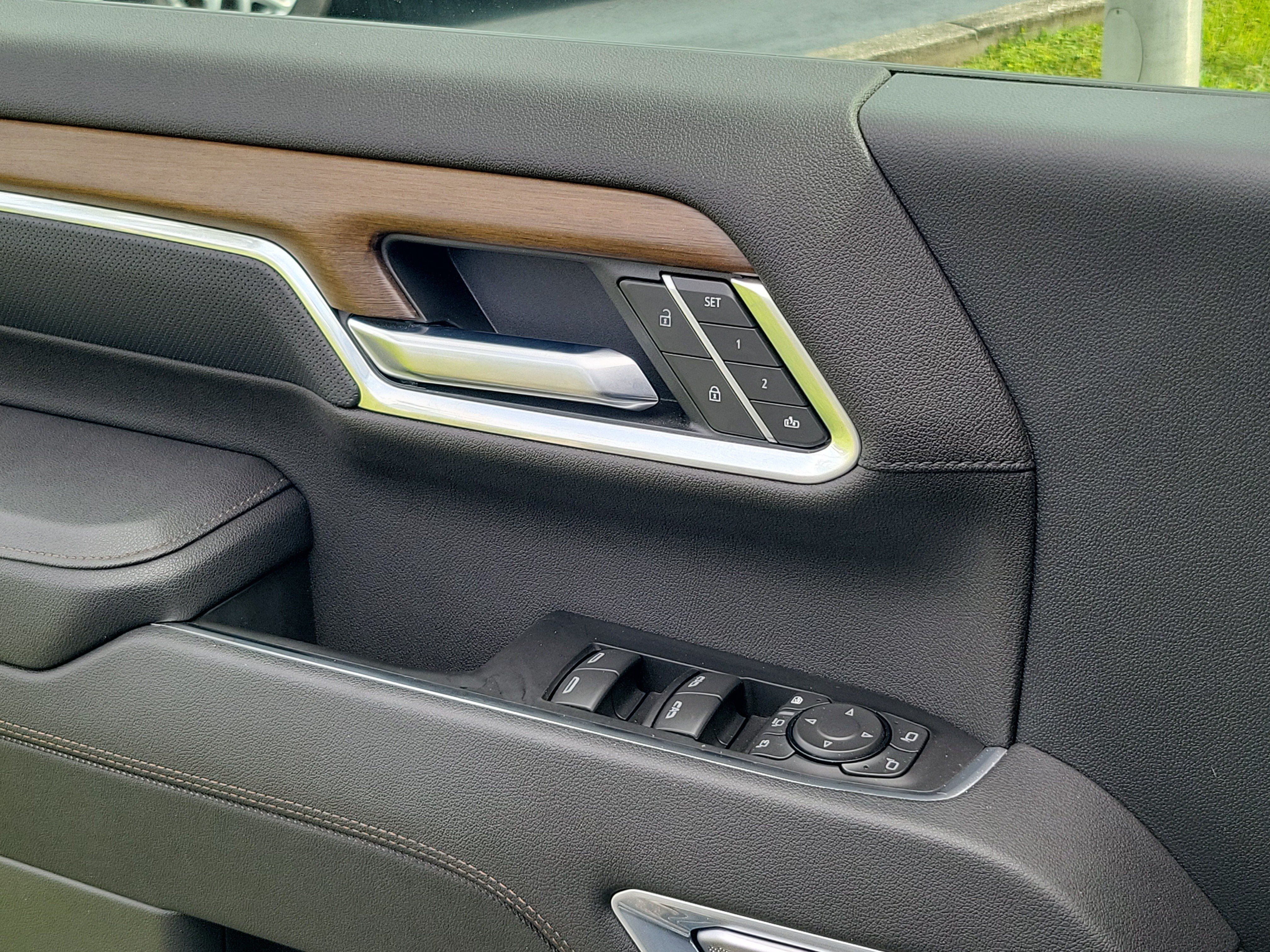 Used 2025 Chevrolet Silverado 2500 High Country w/ High Country Premium Package AWD/4WD image 18