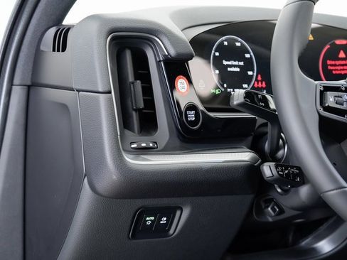 New 2025 Porsche Cayenne image 11