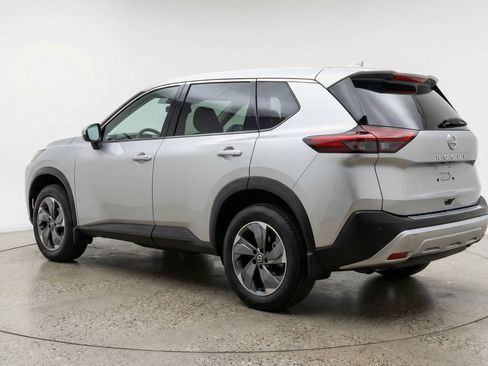 Used 2025 Nissan Rogue SV image 6