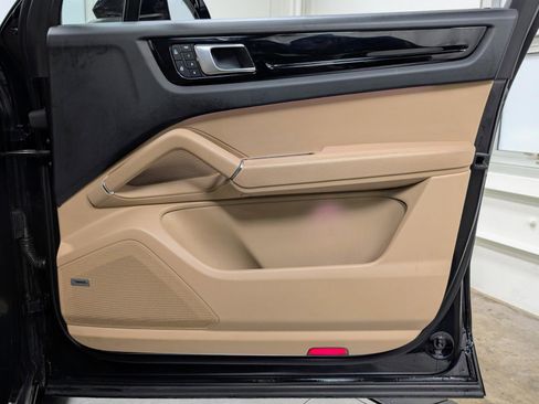 Used 2022 Porsche Cayenne image 23