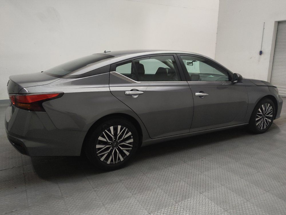 Used 2025 Nissan Altima 2.5 SV FWD image 10