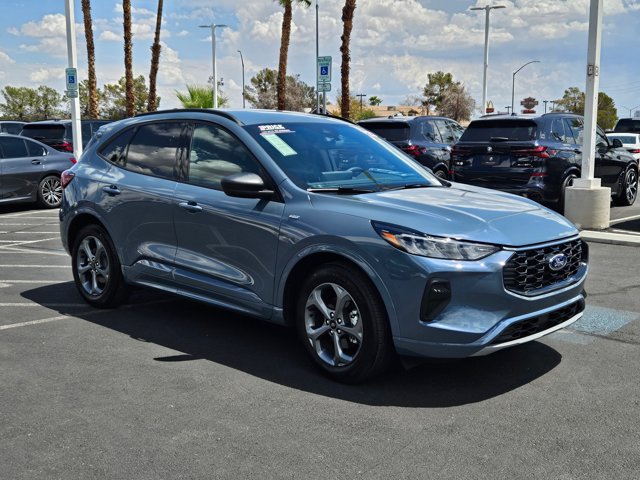 Used 2023 Ford Escape ST-Line w/ Tech Pack #1 FWD image 3