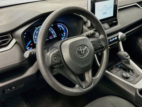 Used 2025 Toyota RAV4 LE AWD/4WD image 18