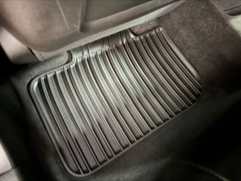 Used 2018 Chrysler 300 S AWD/4WD image 19