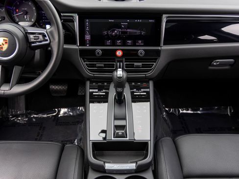 Certified 2026 Porsche Macan AWD/4WD image 44