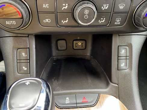 Used 2017 GMC Acadia SLE image 9