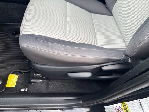 Used 2013 Toyota RAV4 XLE AWD/4WD image 11