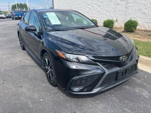 Certified 2021 Toyota Camry SE image 1