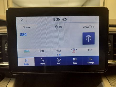 Used 2022 Ford Explorer XLT w/ Equipment Group 202A image 25