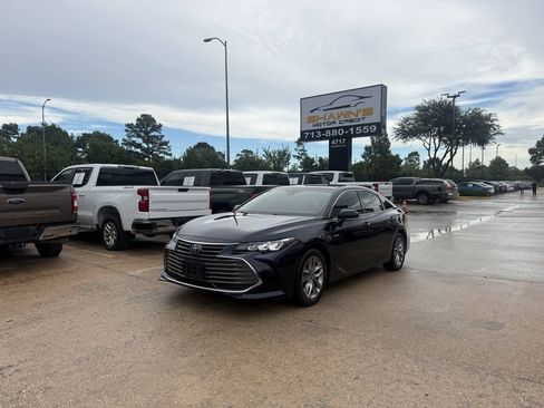 Used 2021 Toyota Avalon XLE FWD image 3