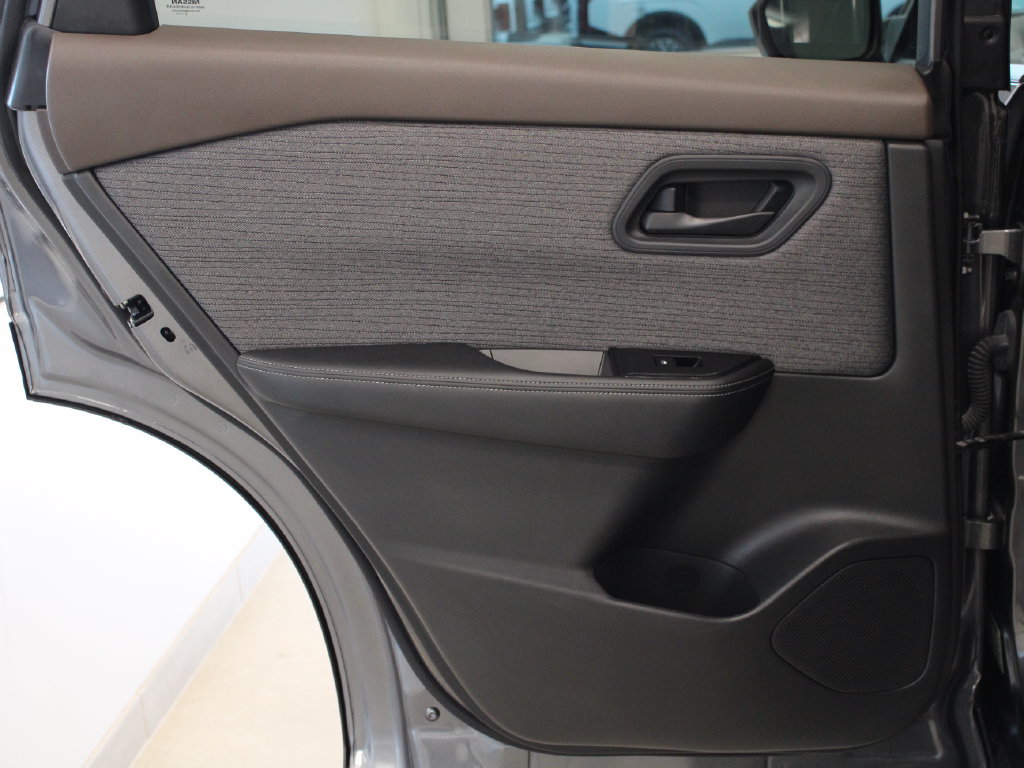 Used 2023 Nissan Rogue S FWD image 28