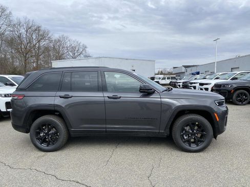New 2026 Jeep Grand Cherokee Altitude image 2