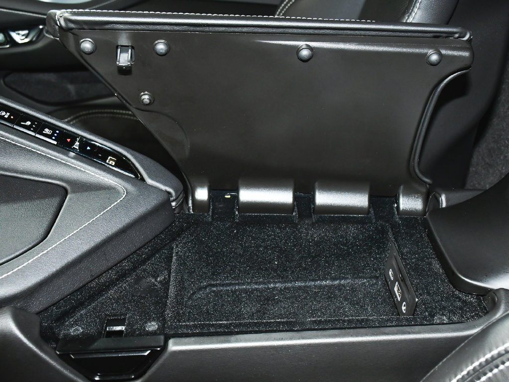 Used 2022 Chevrolet Corvette Stingray Preferred Cpe w/ Z51 Performance Package RWD image 51