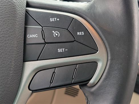 Used 2019 Jeep Grand Cherokee Laredo image 26