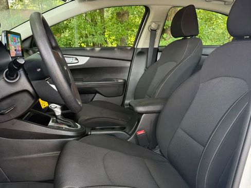 Used 2023 Kia Forte LXS FWD image 5