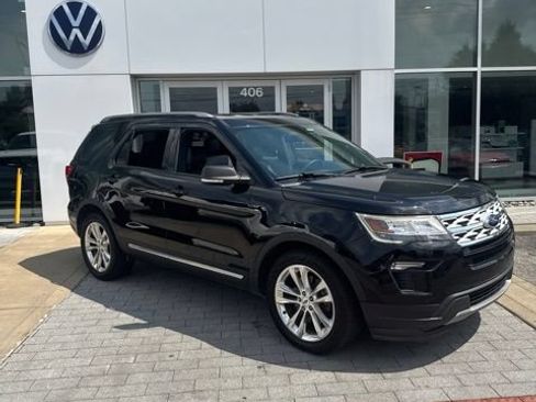Used 2019 Ford Explorer XLT w/ Equipment Group 202A FWD image 2