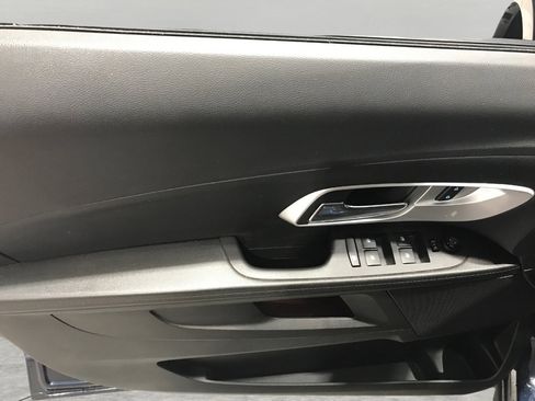 Used 2017 Chevrolet Equinox LS FWD image 23