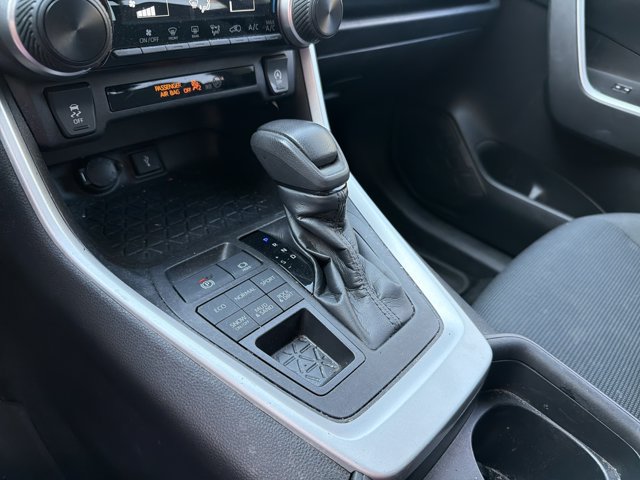 Used 2021 Toyota RAV4 LE AWD/4WD image 21