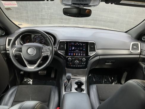 Used 2019 Jeep Grand Cherokee Altitude RWD image 17