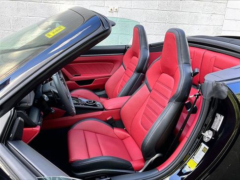 Used 2025 Porsche 911 Carrera RWD image 5