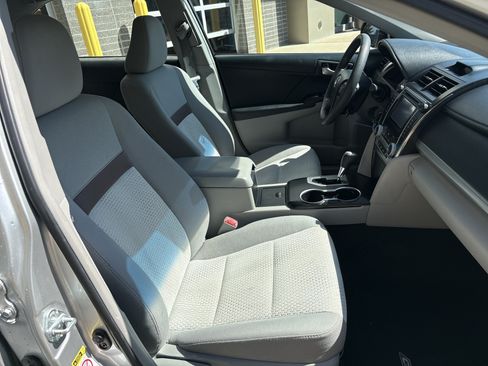 Used 2012 Toyota Camry LE FWD image 30