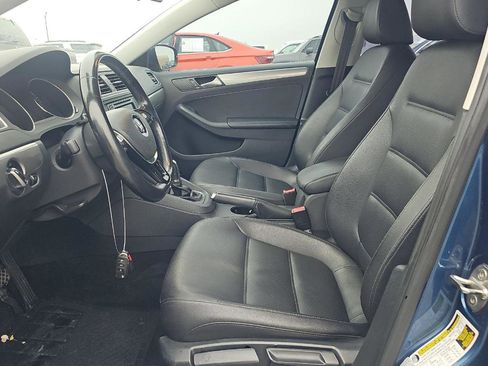 Used 2017 Volkswagen Jetta SE FWD image 7