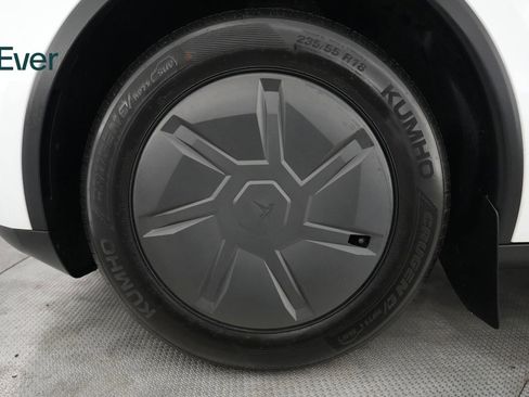 Used 2026 Tesla Model Y 2WD image 18