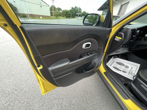 Used 2016 Kia Soul + image 13
