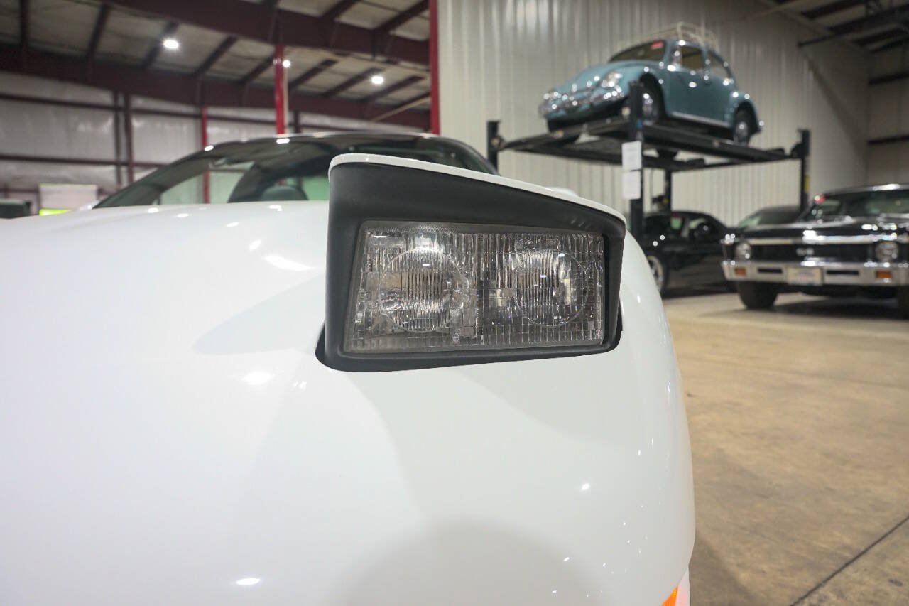 Used 1998 Chevrolet Corvette Coupe RWD image 35