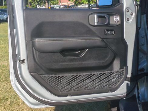 Used 2023 Jeep Wrangler Unlimited Sahara w/ LED Lighting Group AWD/4WD image 19