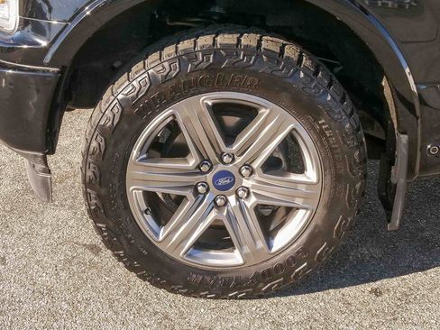 Used 2018 Ford F150 Lariat w/ Equipment Group 502A Luxury image 5