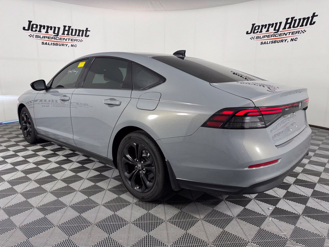 Used 2025 Honda Accord SE image 9