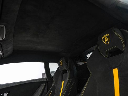 Used 2018 Lamborghini Huracan Performante image 36