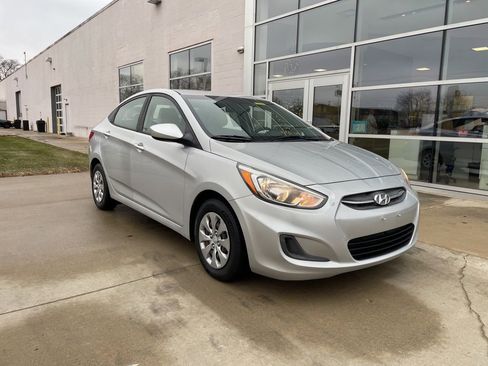 Used 2017 Hyundai Accent SE image 1