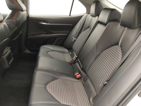 Used 2020 Toyota Camry SE FWD image 18