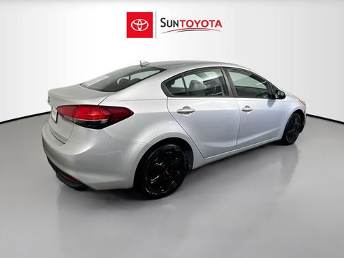 Used 2017 Kia Forte LX FWD image 4