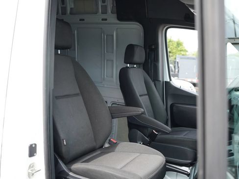Used 2023 Mercedes-Benz Sprinter 2500 image 16