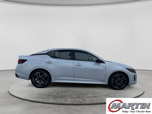 Used 2025 Nissan Sentra SR FWD image 4