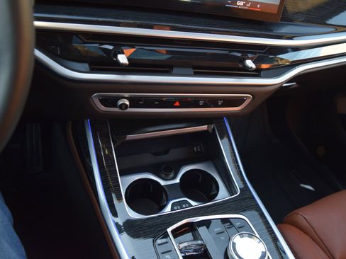 Used 2025 BMW X7 M60i w/ Executive Package image 16