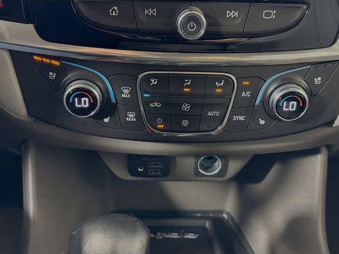 Used 2021 Chevrolet Traverse Premier FWD image 19
