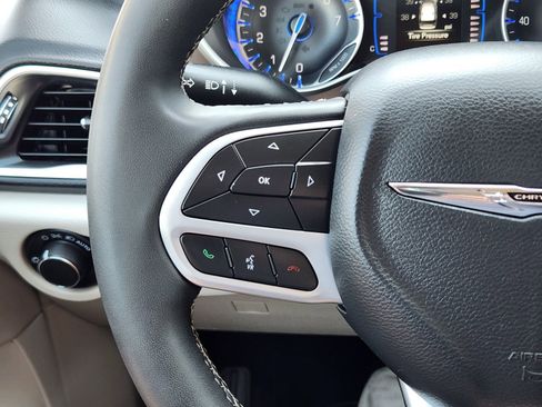 Used 2023 Chrysler Voyager LX image 31